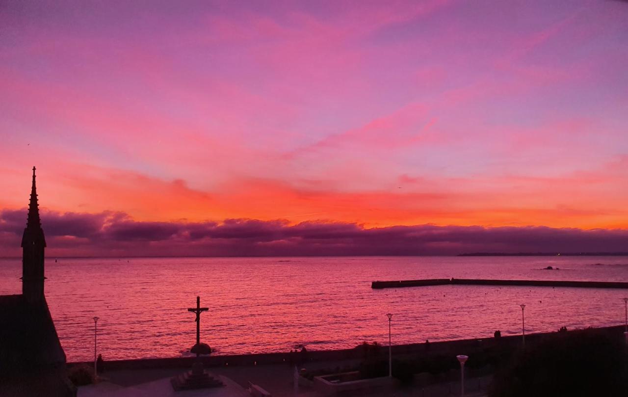 Le Phare De La Croix Pleine Vue Mer Centre Ville كونكارنو المظهر الخارجي الصورة